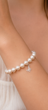 Pulsera Plata 925 Petit Perlas Blancas Y Charm Mariposa - Tanya Moss