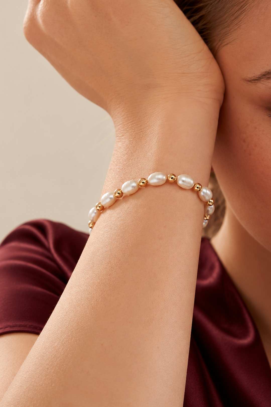 Pulsera Perla Oval Blanca y Pirita Dorada