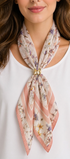 Mascada Flores Rosas con Anillo Mariposa - Tanya Moss