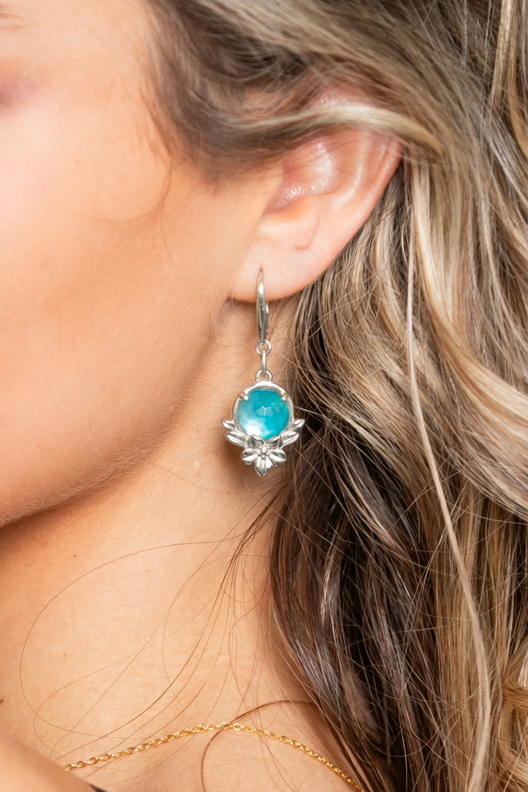Aretes Plata 925 Mensaje Amor Flor Hojas Madreperla Verde - Tanya Moss