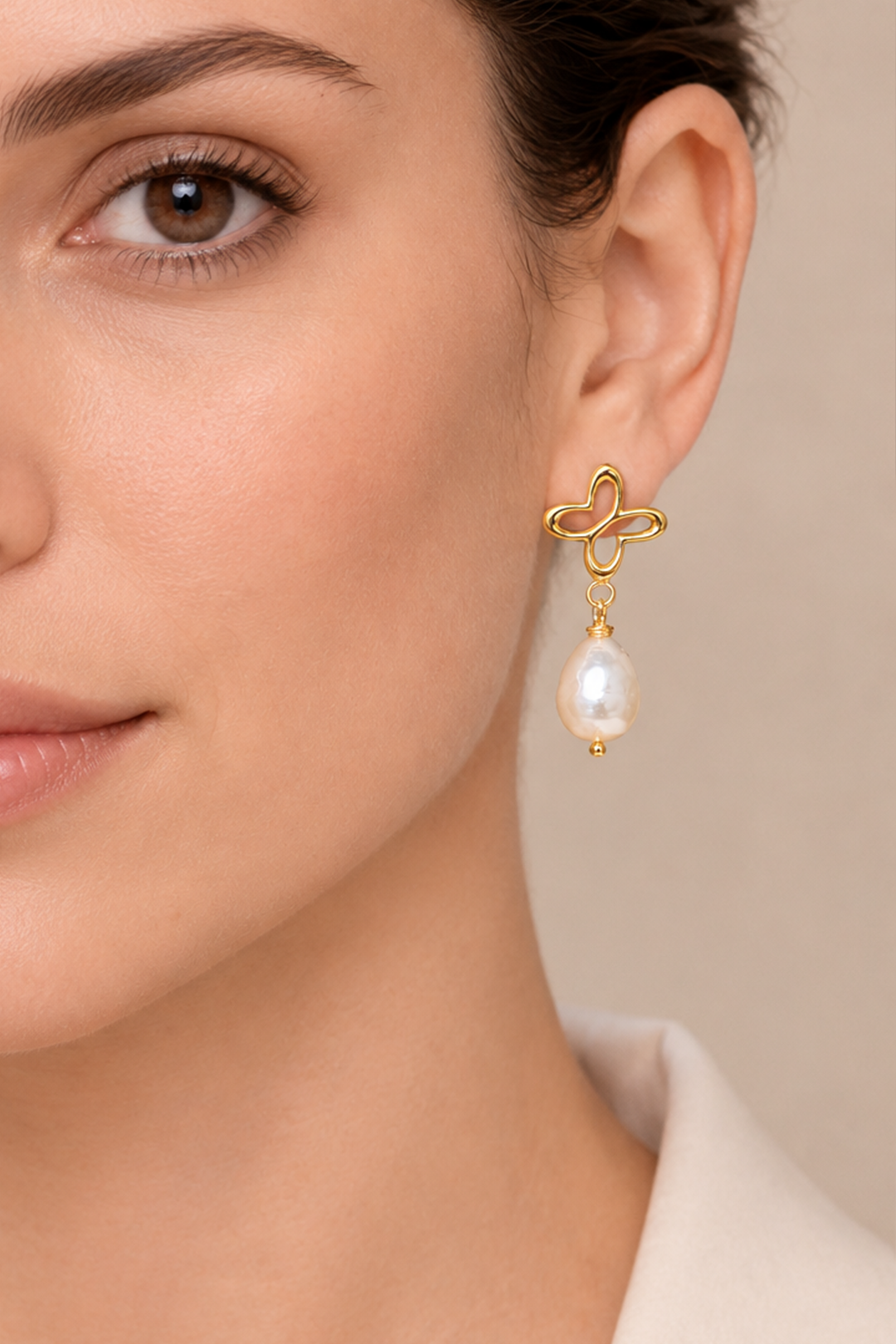 Aretes Icónica Mariposa Y Perla