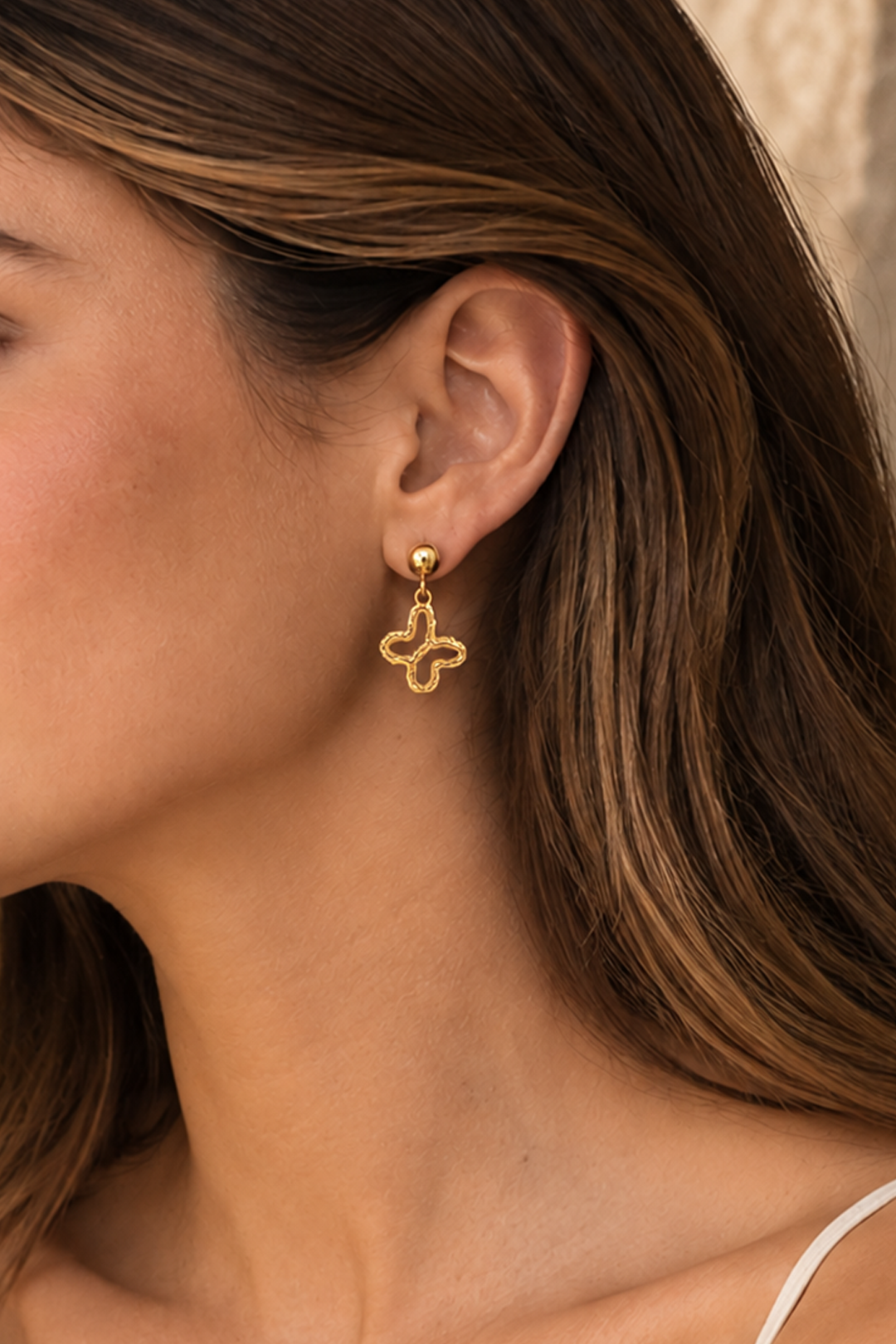 Aretes Icónica Mariposa Martillada