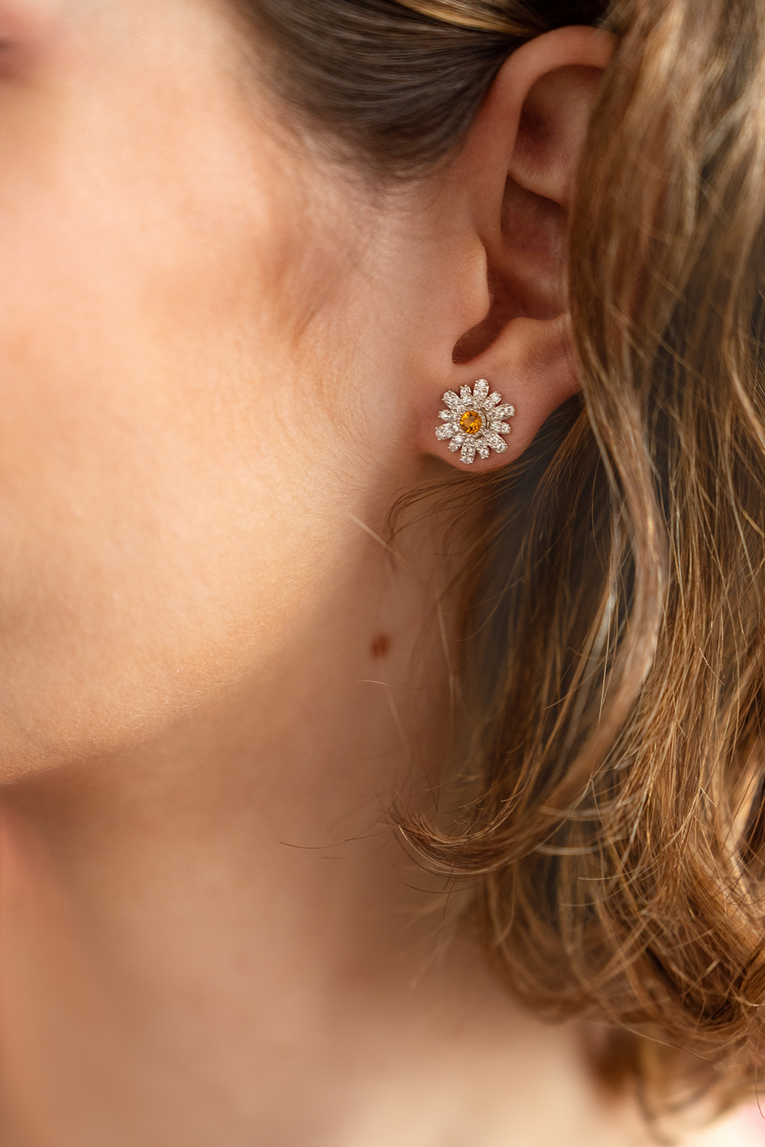 Aretes Mujer Plata 925  Flor Blanca Cristales Anamora por Tanya Moss