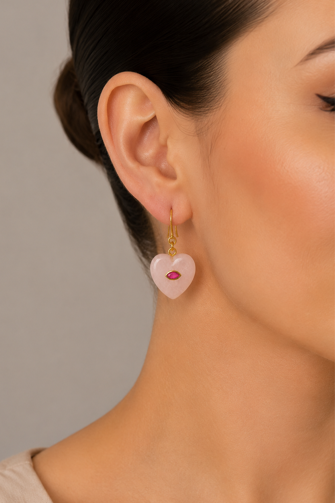 Aretes Corazón Cuarzo Rosa Acero Con Baño De Oro
