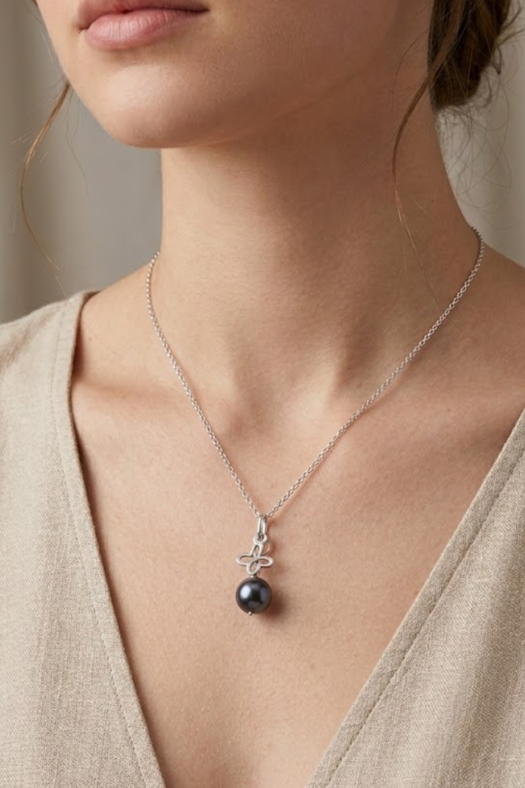 Dije Plata 925  Mini Mariposa Mariposa con Perla Morada