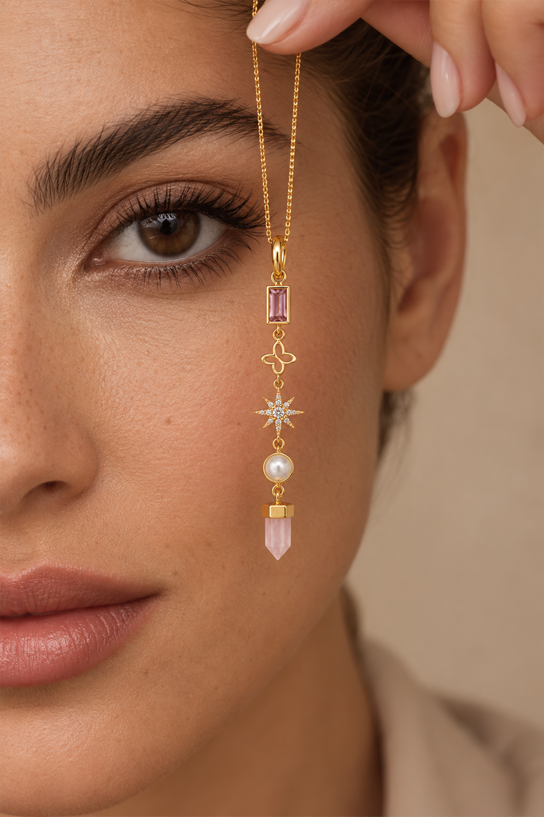 Dije Icónica Estrella Piedras Rosas